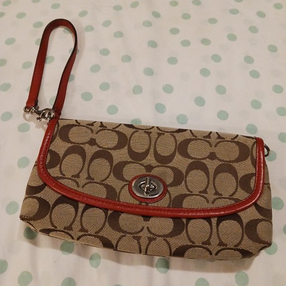 OVERSIZED COACH WRISTLET - Picture 1 of 16